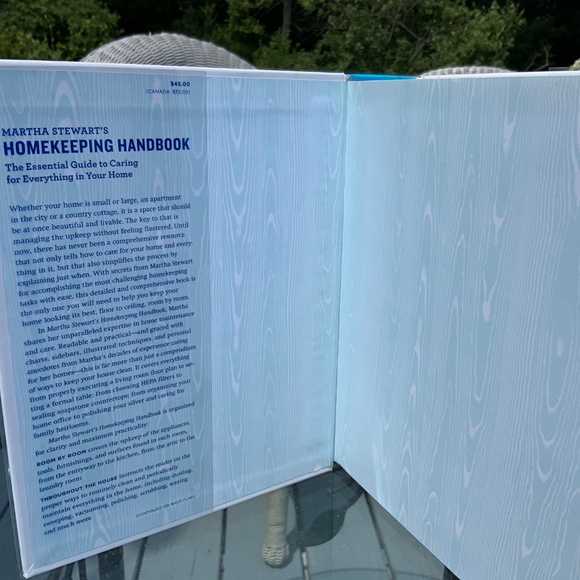 Martha Stewart Homekeeping Handbook Essential Guide to Caring For Your Home 2006 - Picture 5 of 6